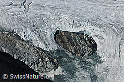 F101311: Herzförmiges Loch im Allalingletscher