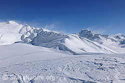 F127366: Schneefahnen an den Gipfeln des hinteren Binntal