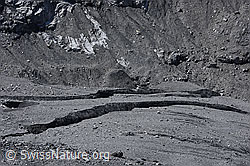 Foto: Erosiongräben im Vorfeld des Gamchigletschers