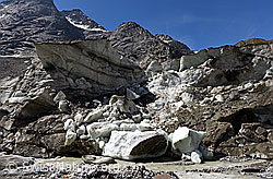 Foto: Unteraargletscher: Reste des Einsturztrichters von 2018/2019