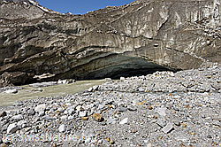 F185935: Unteraargletscher: Mittleres Gletschertor (Stand 7.2021)